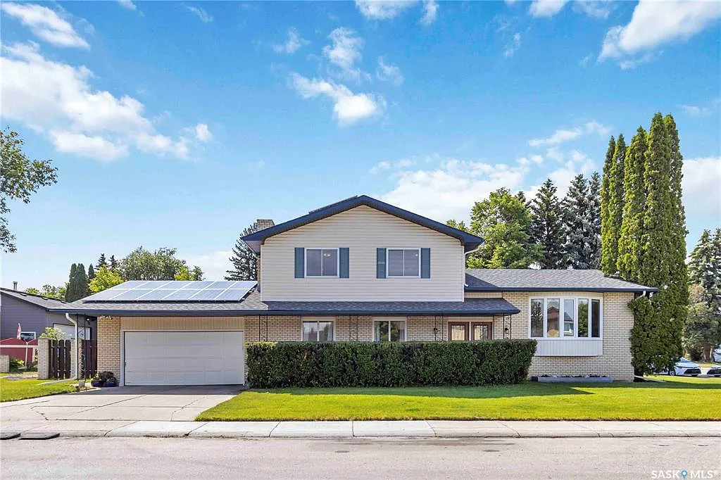 71 DUNCAN CRESCENT, Saskatoon, SK S7H 4K3 5 beds 4 baths 2,033 sqft