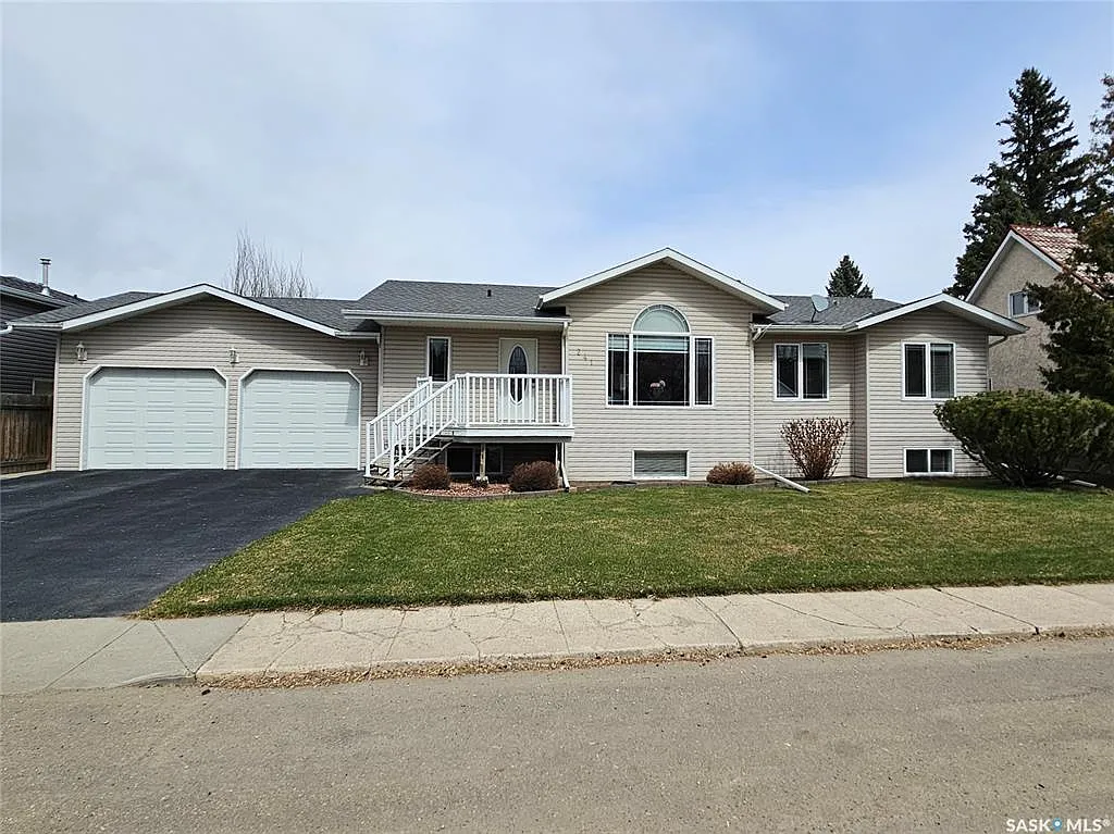 241 3rd AVENUE W, Unity, SK S0K 4L0 5 beds 4 baths 1,610 sqft