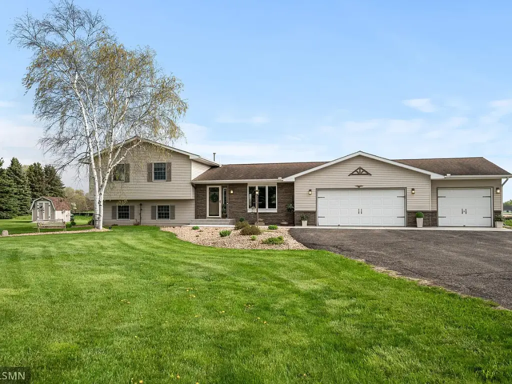 1415 County Rd E, New Richmond, WI 54017 3 beds  2 baths 2,428 sqft