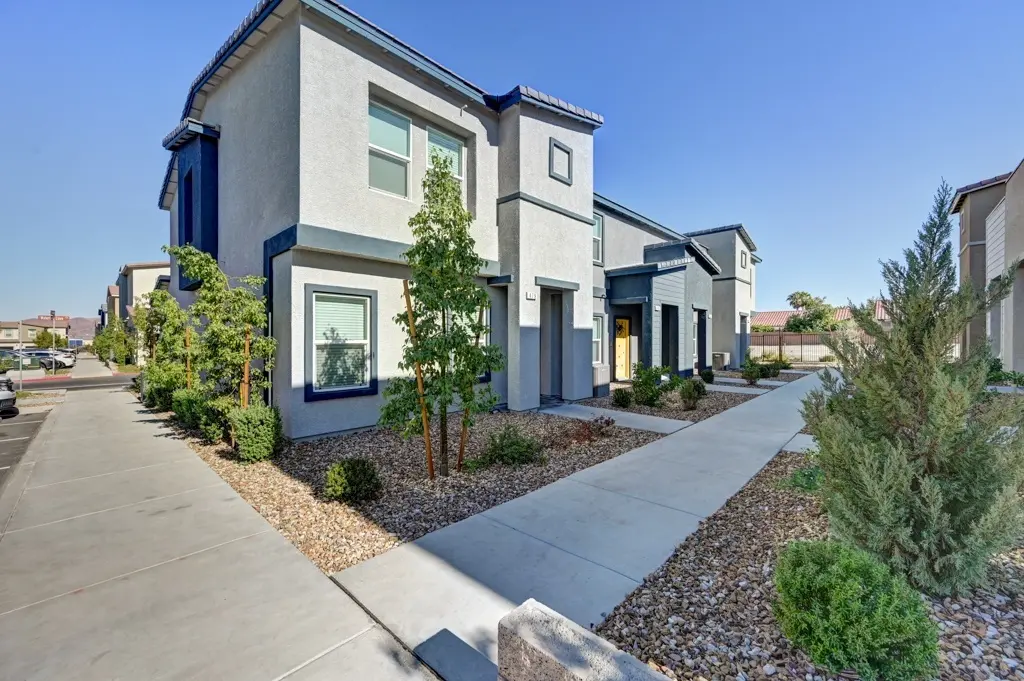 487 Waterfall Cove Ct,
Henderson, NV 89002 Est. 
$2,439/mo
Get pre-qualified
3
Beds
2.5
Baths
1,311
Sq Ft