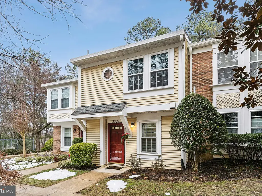 2 bd3 ba1,052 sqft  3385 Lakeside View Dr #202 falls church, VA 22041