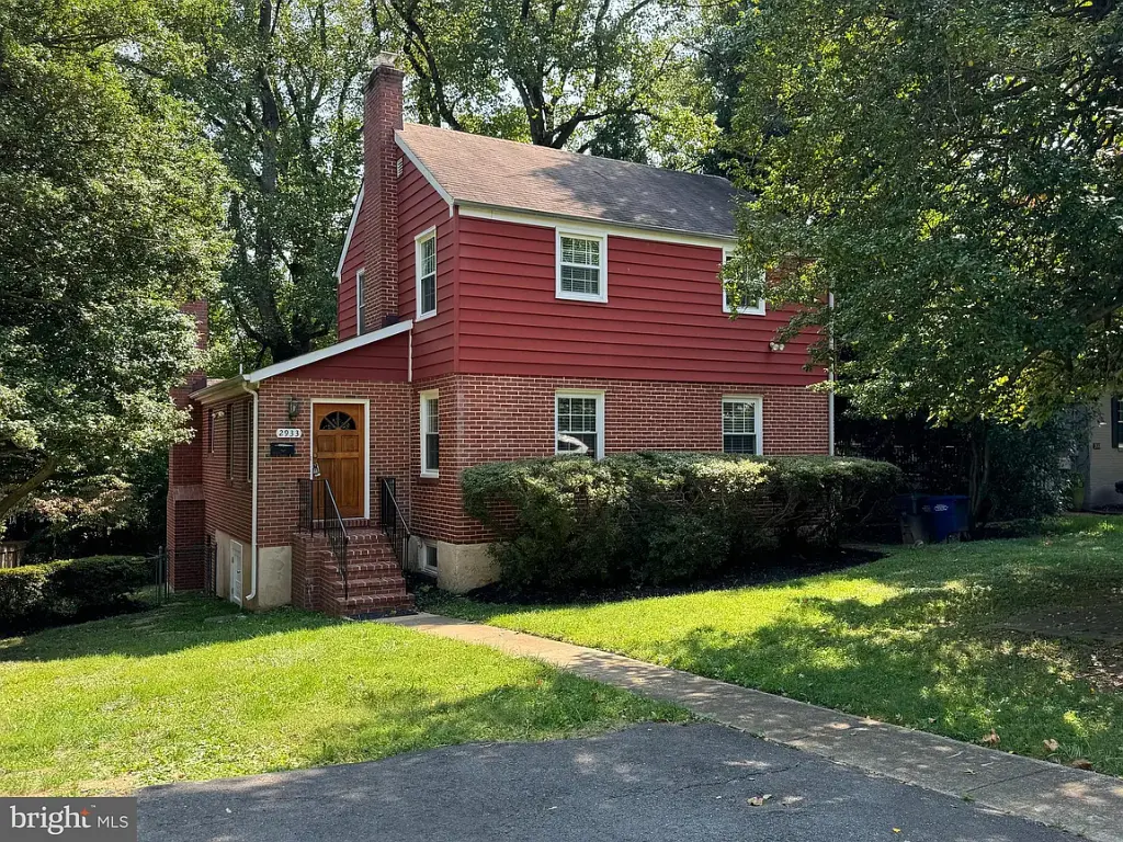 4 bd3 ba1,880 sqft  2933 Marshall St falls church, VA 22042
