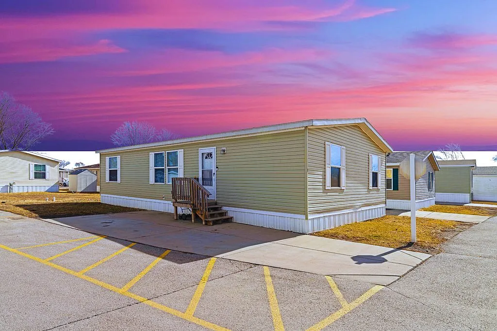 4000 E 134th St TRAILER 9, Chicago, IL 60633 3 beds  2 baths -- sqft