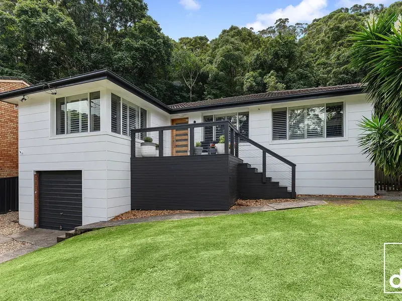 44 Alanson Avenue, Bulli, NSW 2516   4  2  1  • House