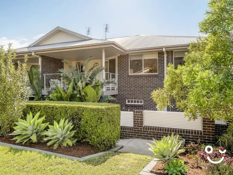 6/13 Popes Road, Woonona, NSW 2517   3  2  1  • Townhouse