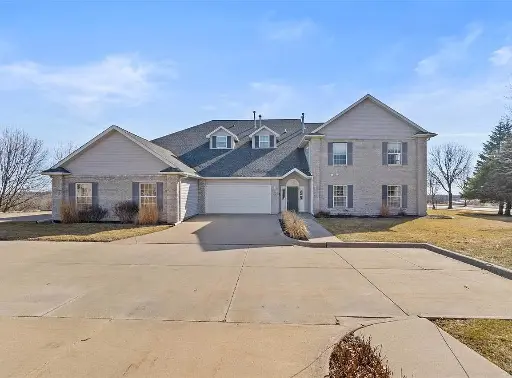 49 Duck Creek Pl, Iowa City, IA 52246 2 beds  2 baths 1,593 sqft