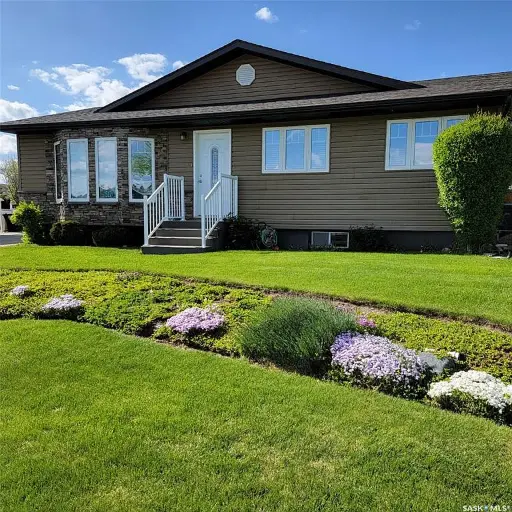 517 8th AVENUE, Biggar, SK S0K 0M0 4 beds 3 baths 1,520 sqft