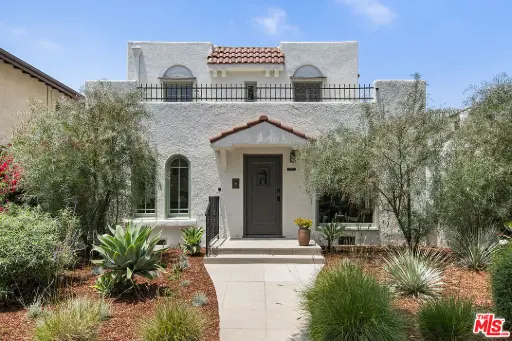 617 N Sycamore Ave, Los Angeles, CA 90036 2 beds  2 baths 1,108 sqft