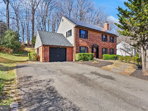 4 bd4 ba2,535 sqft  4920 Kingston Dr annandale, VA 22003