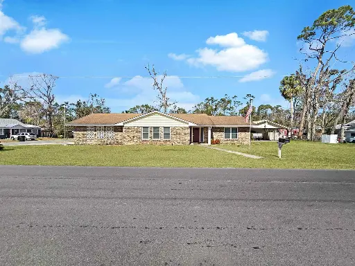 202 Florda St W, Perry, FL 32347 6 beds  3 baths 2,917 sqft